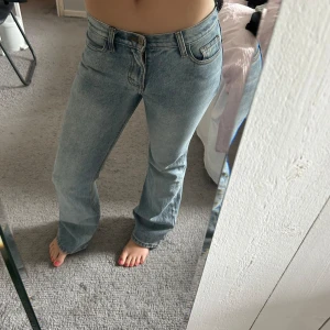 Lowwaist bootcut jeans  - Säljer pga att dom är för små för mig, använd endast ett fåtal gånger