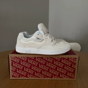 Vans sneakers - Vans Speed Ls. NYSKICK - använda för en fotografering! Nypris: 1049:-