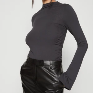 Gina tröja - Helt oanvänd gina tröja mörkgrå