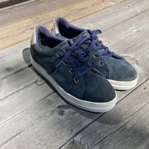 Mörkblåa mocka skor - Mörkblåa mocka skor från Gant i bra skick