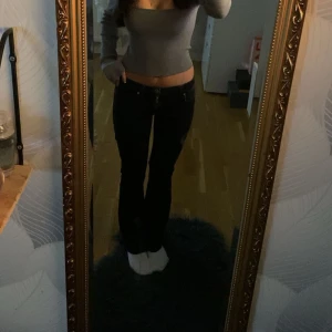 Byxor  - Jätte fina Jeans kommer ej till användning, Har använt dom två/tre gånger  Original pris 699kr