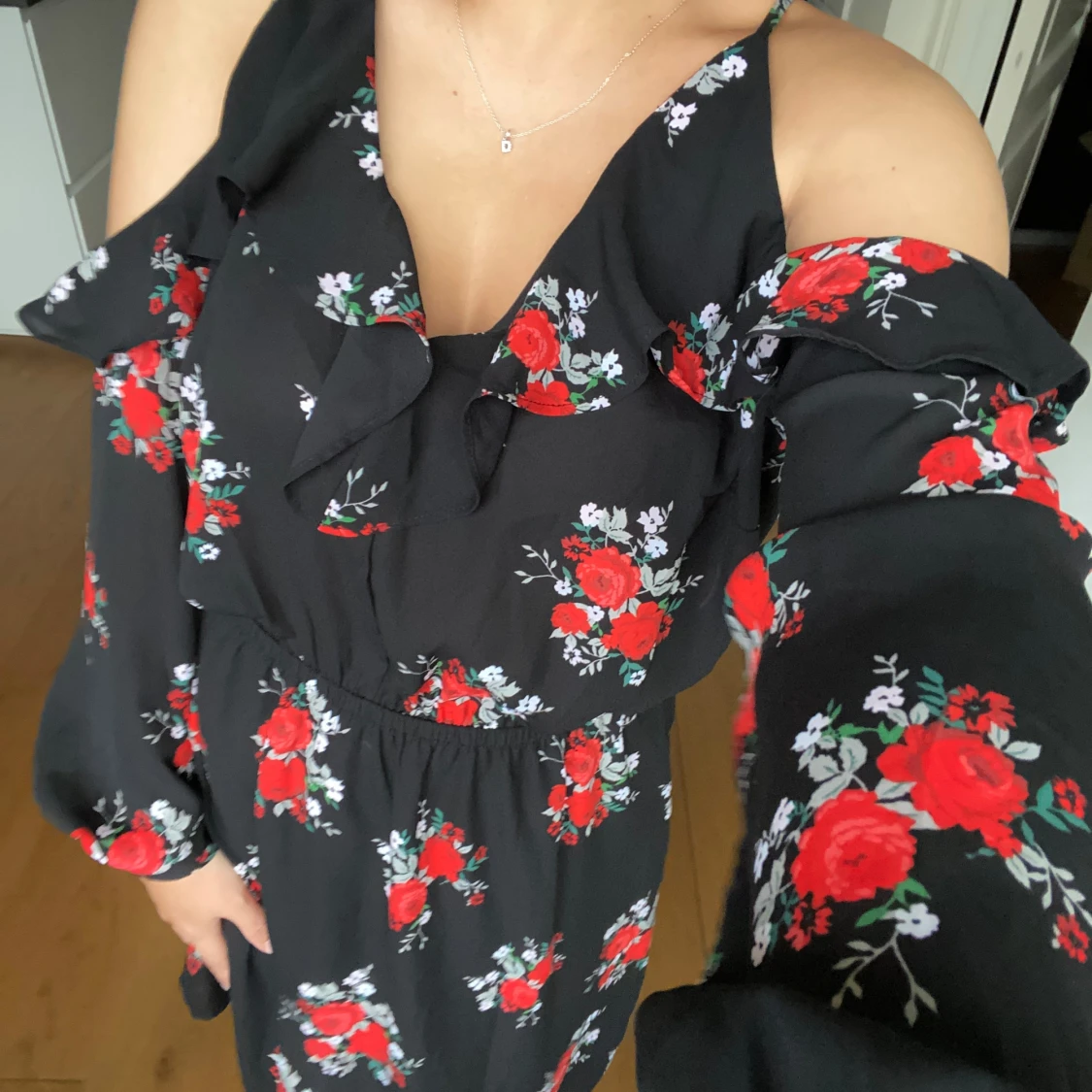 Blommig volangklänning - 90