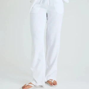 Linnebyxor - Jättefina Linnebyxor från Bikbok som är knappt använda💘Nypris 499kr