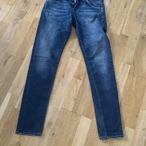 Jeans strl 29/32  - Jeans fint skick mörkblå  Strl 29/32 