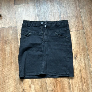 Jeanskjol - Säljer denna fina jeanskjol då den tyvärr är för liten för mig🫶🏼