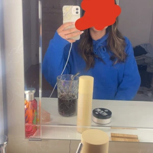 Blå hoodie  - Jätte fin blå hoodie som är lite sliten i färgen men annars jätte fin💓