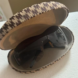 Michael kors solglasögon  - Super coola äkta MK sunglasses som är vintage säljer pga inte min stil längre kommer med fodral 