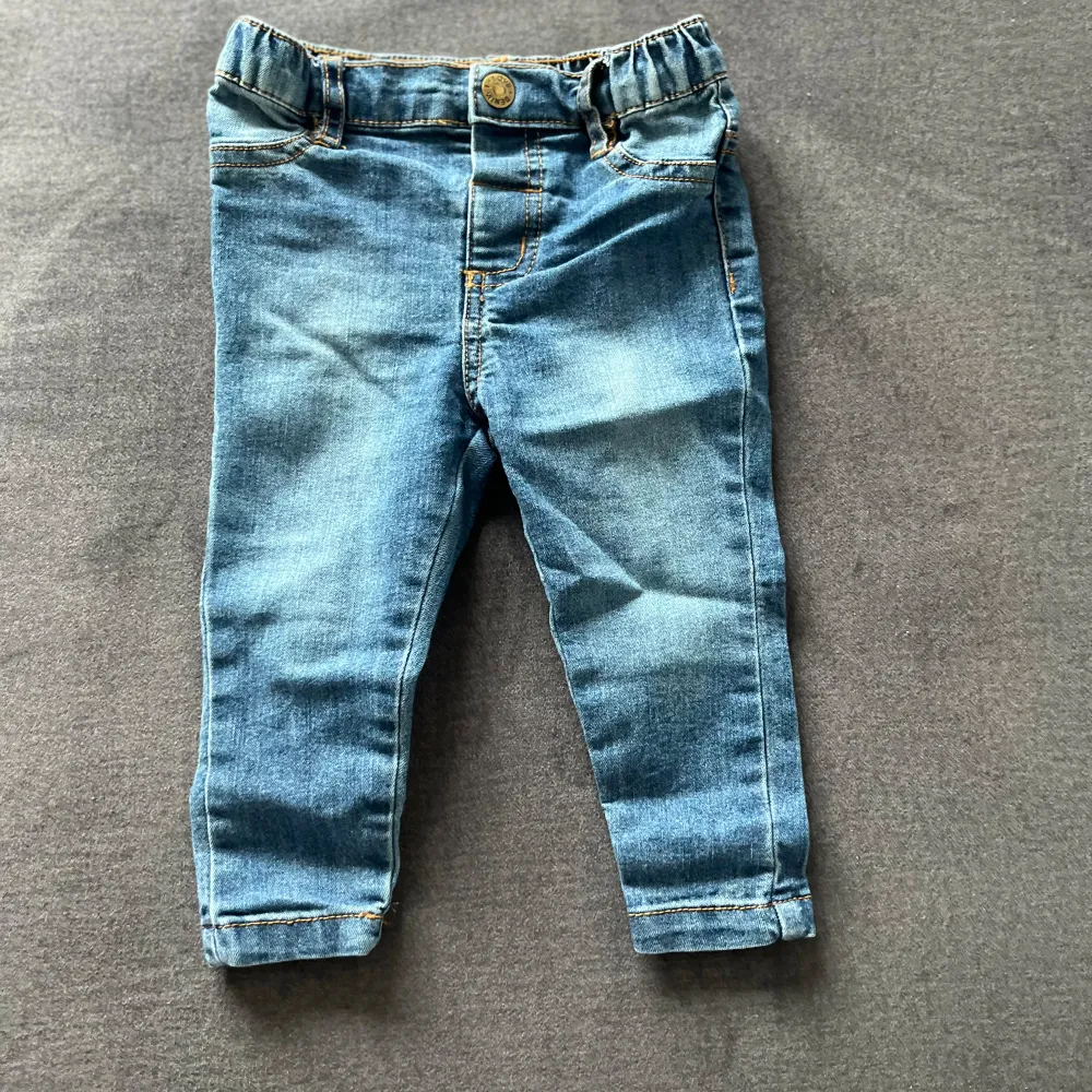 Storlek 80 Jätte fint skick på dom  . Jeans & Byxor.