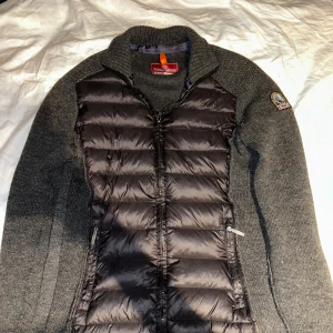 Parajumper knitwear - Använd i nytt skick inga skador eller så, Letar efter byten. slim fit passar xs bra