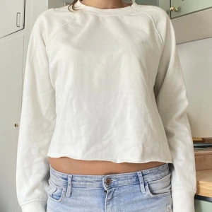 Tröja - Väldigt skön och snygg tröja, har klippt den kortare🩷