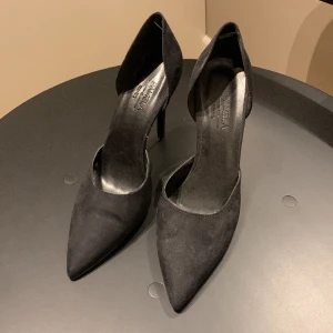 Klackar från Na-kd x pamela  - Klackar från Na-kd x pamela, använda 1 kväll. 