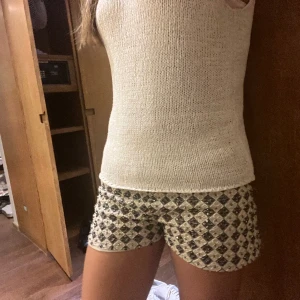 Shorts  - Säljer dessa så fina shorts med jätte fina detaljer. De är i super bra skick med inget tecken på användning. 