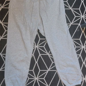 Mjukisbyxor - Mjukisbyxor från HM som ej passar längre. Är varma och sköna att ha nu på vintern. 😄