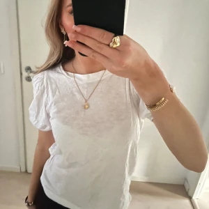 T-shirt med puffärmar - T-shirt med puffärmar, knappt använd🤩