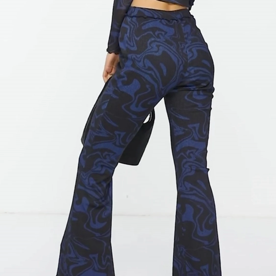 Utsvängda byxor - 92