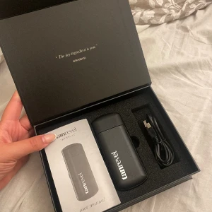 TANREVEL ONE - Köpte ett kit med tanrevel pro och one därav säljer jag denna varan då jag aldrig kommer att använda den. Väldigt populär på marknaden och den går på 799 kr. Säljer den för 300 och så finns det påfyllningar man kan köpa. Laddare medföljer. ALDRIG ANVÄND!