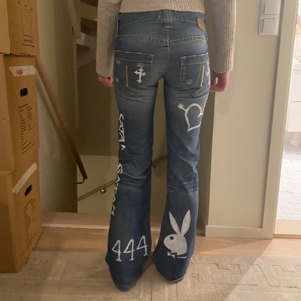 Jätte coola och unika lågmidjade jeans i bootcut!💕. Jeans & Byxor.