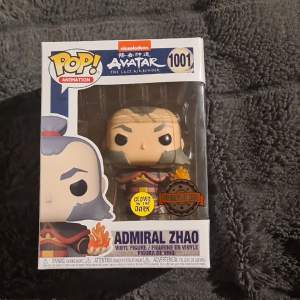 Admiral Zhao funko pop! Special edition, glow in the dark Helt ny, aldrig öppnat superbra skick.  Nypris: 350kr Säljer för: 250kr