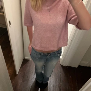 Rosa kortärmad stickad tröja - Väldigt bra skick, priset kan diskuteras💞