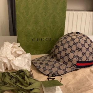 Gucci keps Grå Blå Original GG - Gucci keps grå och blå orginal GG storlek M Bra skick nästan ny 