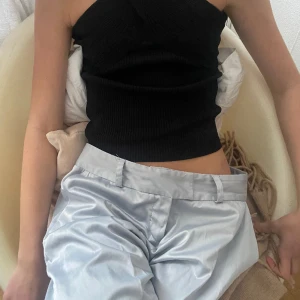 Satinbyxor - Jättefina lågmidjade ljusblå satinbyxor 🌟🌟