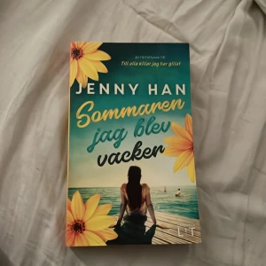 Bok: sommaren jag blev vacker  - Den första boken av den härliga sommarserien bestående av tre böcker av Jenny Han. En perfekt serie att läsa i solstolen.   (Säljs för 79kr)   ( köp alla tre för 150kr)