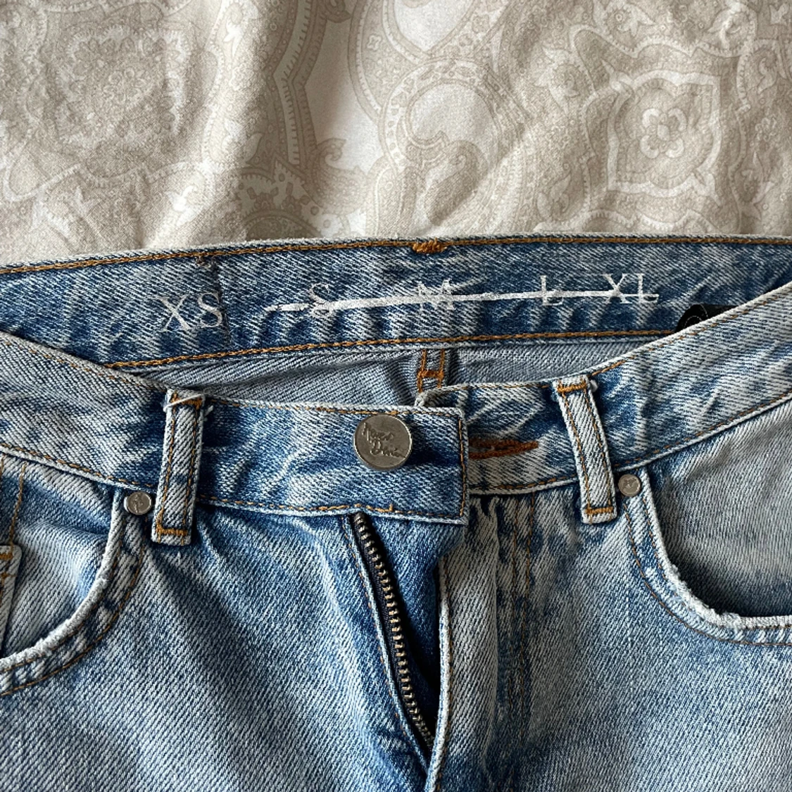 Blåa håliga jeans - 91