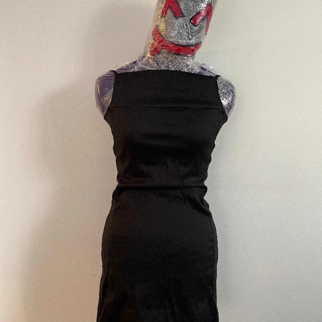 Svart kort klänning