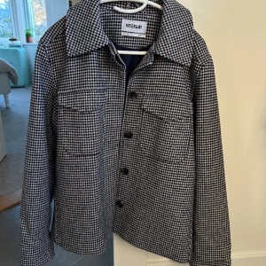Jacka - Jättefin jacka från weekday som jag älskat. Men säljer för jag har tröttnat. Fortfarande i jättefint skick.