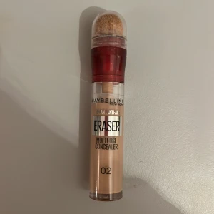 Maybelline concealer - Jag säljer denna använda concealer i färgen 02 pga att den var för mörk för mig. Man ser på bilden att den är lite använd. Men den är tvättad noga runt om. Köpt för: 129kr Jag förstår 100% om ingen skulle vilja ha den❤️👌🏻