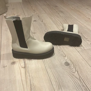 Boots - I stort sett oanvända boots i strl:38