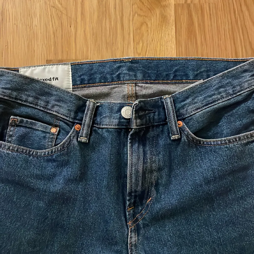  Inprincip oanvända jeans från HM. Skick 10/10 hör av er om ni är intresserad. Pris kan alltid diskutera.  Storlek på jeansen 30/32. Jeans & Byxor.