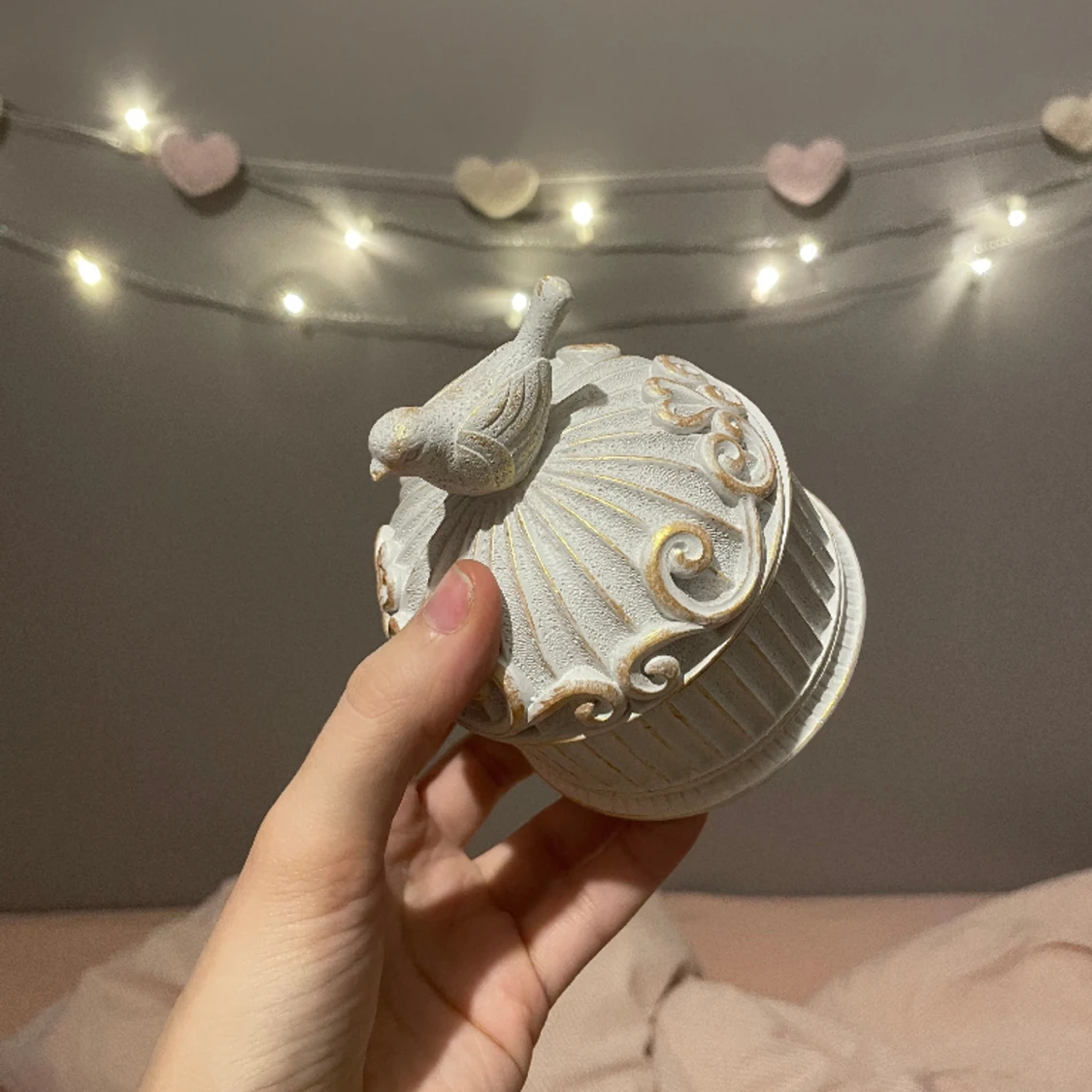 Gullig burk med fågel - 91