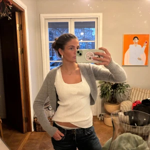 Stickad Bolero  - Stickad bolero från Paris. Använd en gång