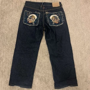 RMC jeans  - Riktigt feta jeans från RMC med riktigt coola bakfickor. Sitter riktigt bra. Skriv om du har fler frågor eller vill ha mer bilder. Priset är inte fast