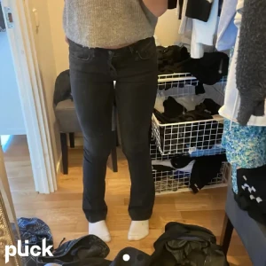 Ltb jeans - Säljer dessa ltb jeans bootcut lågmidjade💞Jättefint skick och är som nya, säljer för att jag har köpt ett annat par svarta jeans