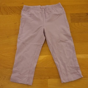 Leggings - Barn leggings från KappAhl i storlek 122. Köparen står för frakten 💕