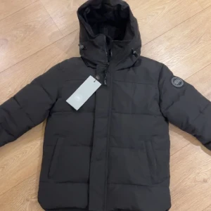 Canada goose Macmillan stl XS - Canada goose macmillan, fick från kusiner i Frankrike på rea nu på jul. Har redan Wyndham. Stl XS