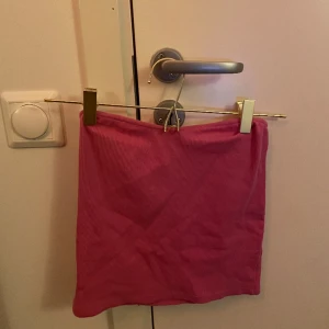 Bandeau topp - Gullig rosa Bandeau topp köpt förra sommaren men är knappt använd ❤️ Sitter fint