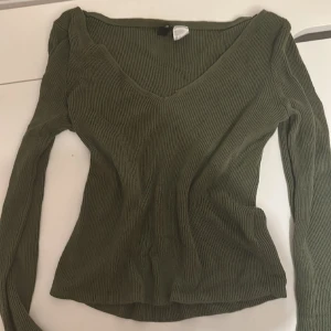 Topp - Jätte söt grön tröja som inte kommer till användning❤️