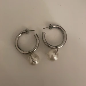 Örhängen - Säljer mina fina pärlörhängen som liknar maria nilsdotter