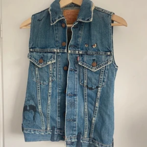 Levis jeansväst  - Jeansväst från Levis inriktning skick! 