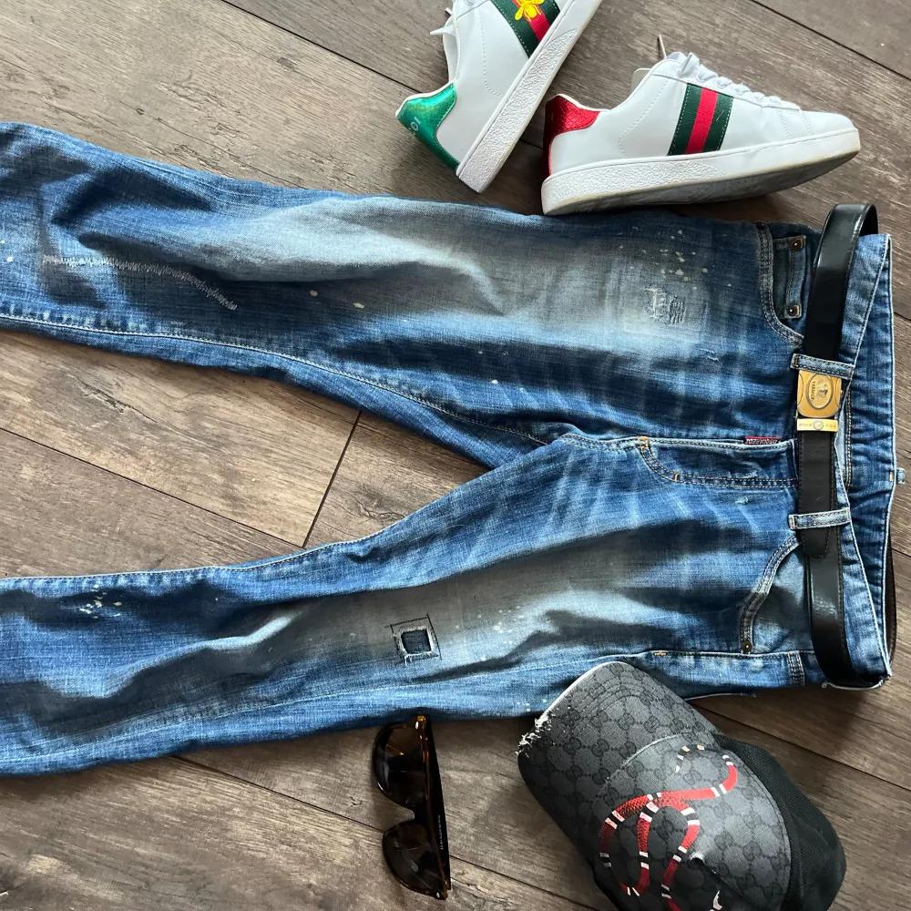 Dsqured2 jeans 14 year, äktenhetbevis finns, 10/10 skick🌟, priser kan diskuteras💵 byten tas emot🤝. Jeans & Byxor.