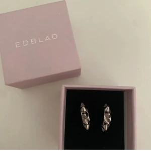 Edblad öronhängen - Fina Edblad öronhängen