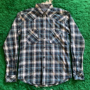 Jack & Jones skjorta - Skön skjorta från Jack & Jones. Uppskattat skick 8/10. Skicka ett meddelande innan köp!