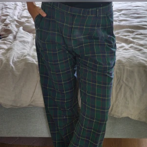 Kostym byxor - Otroligt fina vintage byxor. Står tyvärr ingen storlek men jag är s och det sitter bra på mig. 