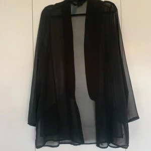 Skir kofta  - Så fin skir svart kofta med fickor 