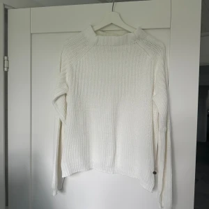 Rabalder stickad tröja - Säljer denna stickade tröjan från rabalder💗 storleken är L men funkar bra på mig som är xs/s