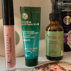 Anastasia of Beverly hills läppglans - 20kr för läppglansen och 300kr för allt på bilden ( obs ingår ej lila Kerastase och den svarta produkten) 