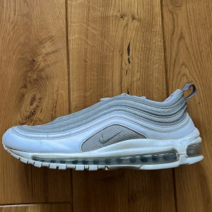 Vita Nike air max 97 - Riktiga sköna 97or som är i bra skick